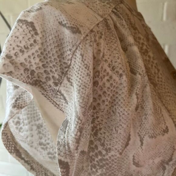 Liz Claiborne Snake Print Top size M EUC - Picture 5 of 7